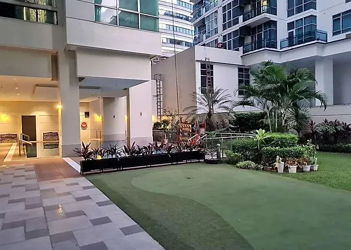 Big 2br Near Burgos Circle,st Lukes -p Hamptons T1 호텔 마닐라