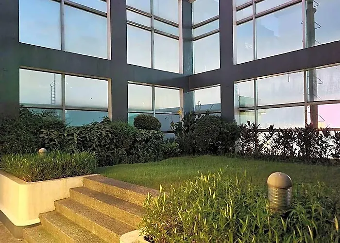 Big 2br Near Burgos Circle,st Lukes -p Hamptons T1 마닐라