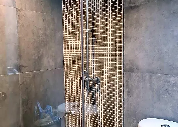 Big 2br Near Burgos Circle,st Lukes -p Hamptons T1 호텔 3*